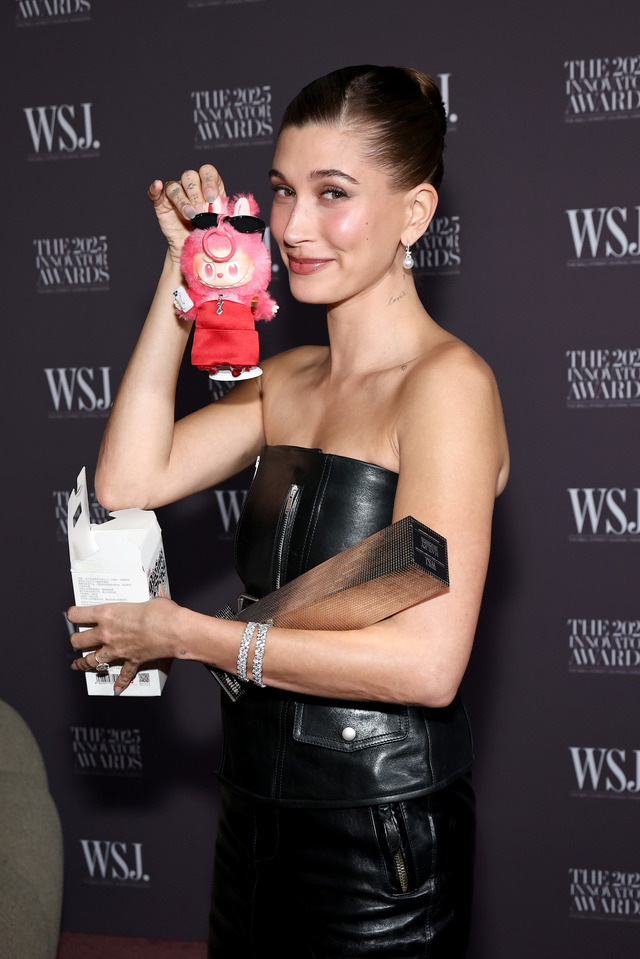ヘイリー・ビーバーとラブブ Photo by Jamie McCarthy/Getty Images for WSJ. Magazine Innovators Awards