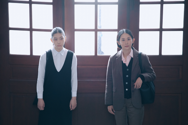 『白の花実』©2025 BITTERS END/CHIAROSCURO