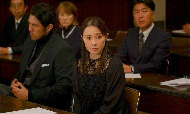 『白の花実』©2025 BITTERS END/CHIAROSCURO