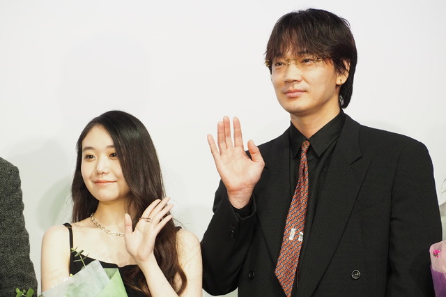 咲耶、綾野剛『星と月は天の穴』完成披露上映会