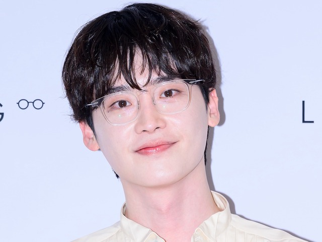 スタッフへの“優しい心遣い”にほっこり…。俳優イ・ジョンソクがスタッフに太っ腹なプレゼント！