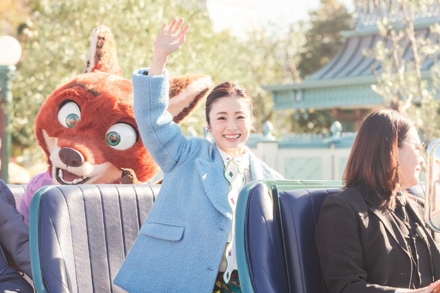 上戸彩がサプライズでパレードルートに登場！スペシャルグリーティング、『ズートピア2』公開初日に開催