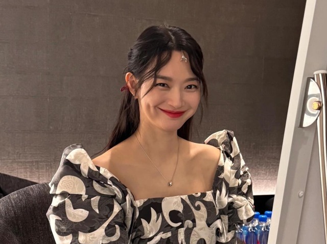 “プレ花嫁”のお出かけ！シン・ミナがえくぼを浮かべて愛らしさ全開【PHOTO】