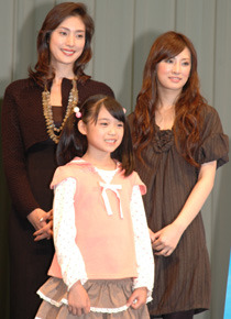 上原一家の母・長女・次女を演じた3人