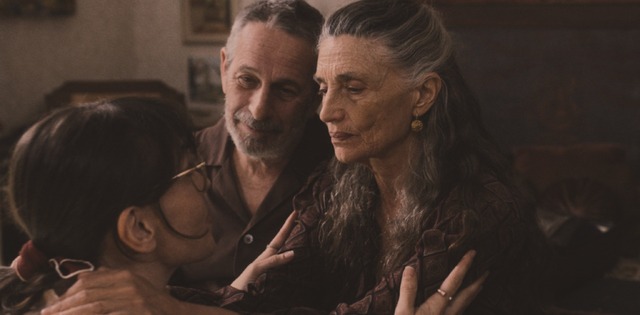 『両親が決めたこと』© 2024.LASTOR MEDIA, KINO PRODUZIONI,ALINA FILM ALL RIGHTS RESERVED.