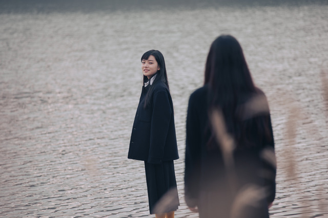 『白の花実』©2025 BITTERS END/CHIAROSCURO