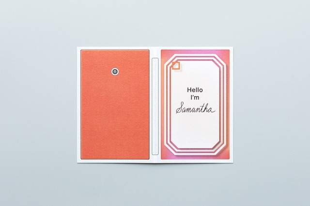 『her／世界でひとつの彼女』“彼女”のデバイス型カード