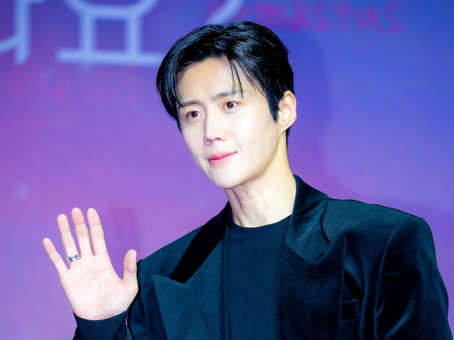 『恋の通訳、できますか？』キム・ソンホ、“多言語演技”の難しさを吐露「次はアクションを…」