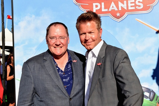 ジョンラセター（向かって左）とクレイ・ホール／『プレーンズ』ワールドプレミア