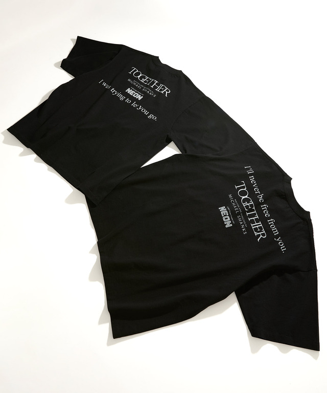 『トゥギャザー』公式グッズTOGETHER ドッキング Tシャツ© 2025 Project Foxtrot, LLC 　