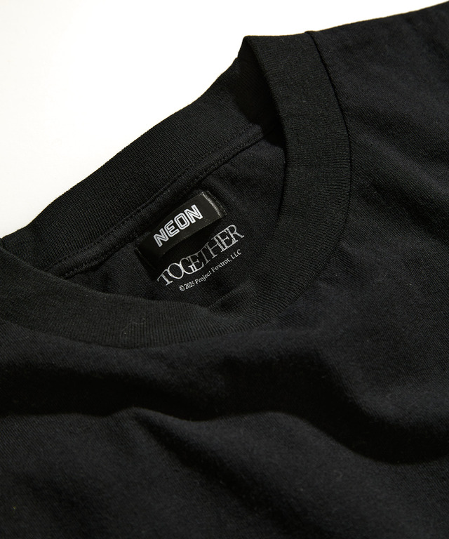 『トゥギャザー』公式グッズTOGETHER ドッキング Tシャツ© 2025 Project Foxtrot, LLC 　