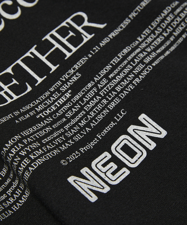 『トゥギャザー』公式グッズTOGETHER PHOTO TシャツB© 2025 Project Foxtrot, LLC 　