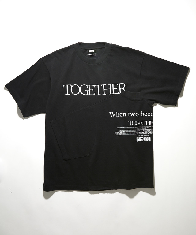 『トゥギャザー』公式グッズTOGETHER PHOTO TシャツB© 2025 Project Foxtrot, LLC 　