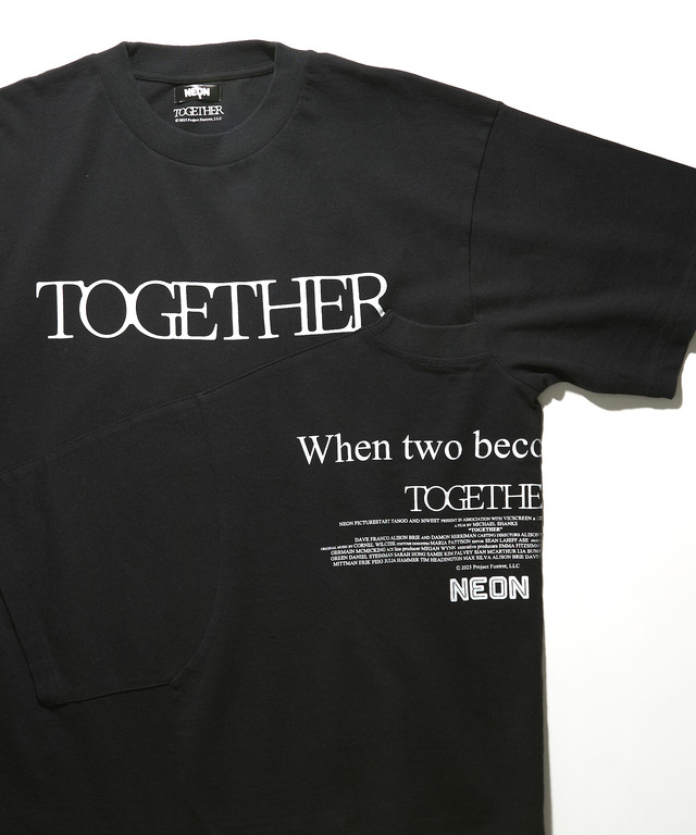 『トゥギャザー』公式グッズTOGETHER PHOTO TシャツB© 2025 Project Foxtrot, LLC 　
