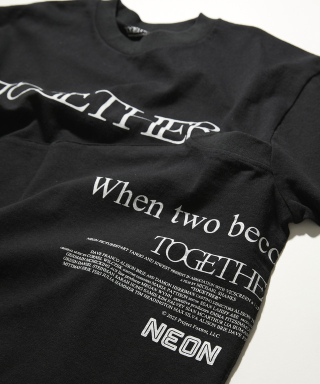 『トゥギャザー』公式グッズTOGETHER PHOTO TシャツB© 2025 Project Foxtrot, LLC 　