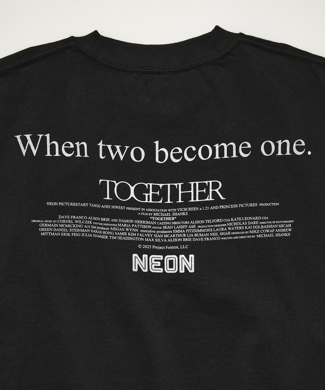 『トゥギャザー』公式グッズTOGETHER PHOTO TシャツB© 2025 Project Foxtrot, LLC 　