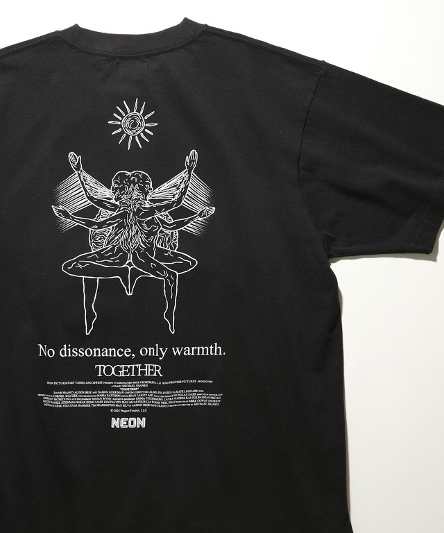 『トゥギャザー』公式グッズTOGETHER PHOTO TシャツA© 2025 Project Foxtrot, LLC