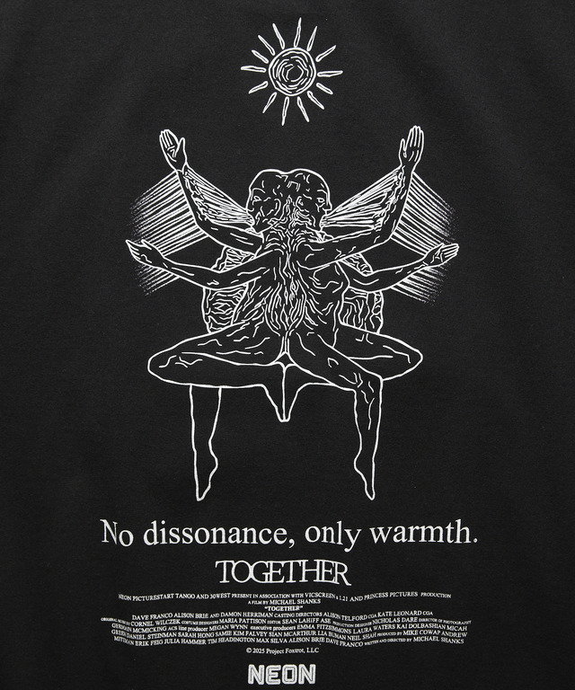 『トゥギャザー』公式グッズTOGETHER PHOTO TシャツA© 2025 Project Foxtrot, LLC