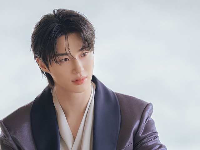 ビョン・ウソク、“最も愛される王族”も納得。『パーフェクト・クラウン』の眼福ショット解禁