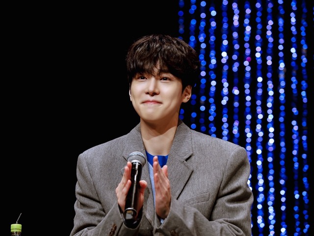 『いつかは賢いレジデント生活』カン・ユソク、体調不良の中でも貫いた“ファン愛”。日本初単独ファンミ大盛況！