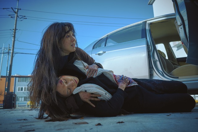 『白い車に乗った女』© 2025 SLL. & B.A. ENTERTAINMENT & BY4M STUDIO CO., Ltd.