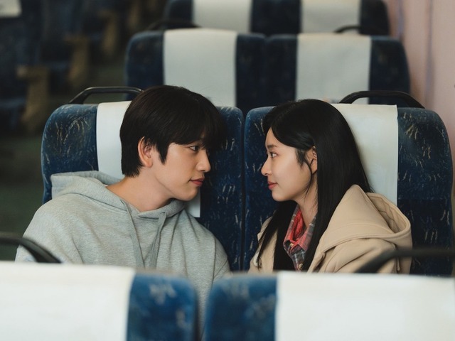 Netflix配信『愛の光』主演ジニョン＆キム・ミンジュ、完璧なケミを予告「相性は100点」