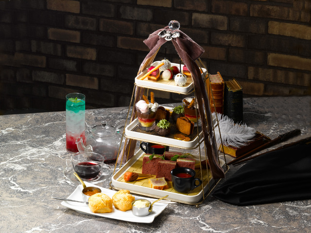 ダイアゴン横丁の買い物リストアフタヌーンティー：¥7,500円（税込）／「ホグワーツからの招待状」限定メニュー