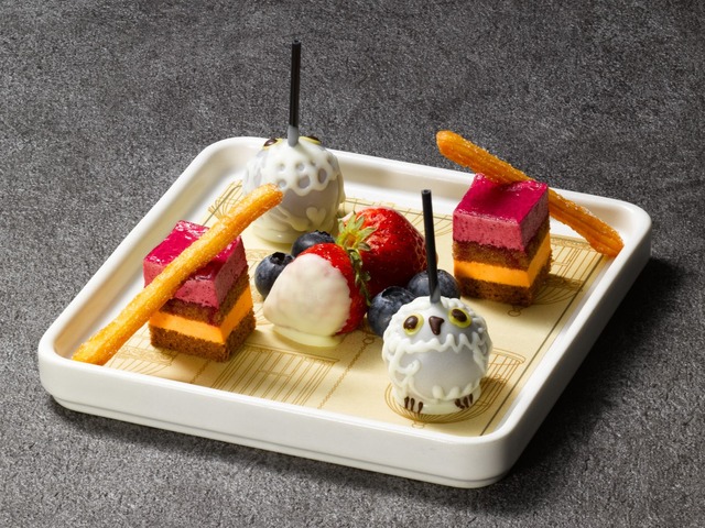 ダイアゴン横丁の買い物リストアフタヌーンティー／「ホグワーツからの招待状」限定メニュー