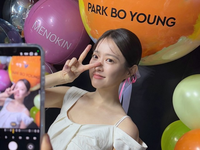 パク・ボヨン、広告撮影での“清純かつセクシー”な魅力に女優仲間も称賛！「可愛すぎる」【PHOTO】