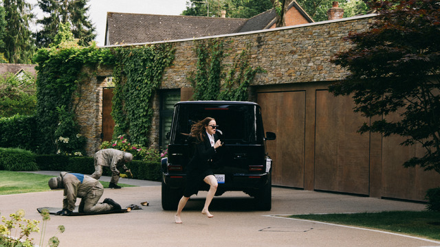 『ブゴニア』© 2025 Universal Studios. All Rights Reserved.