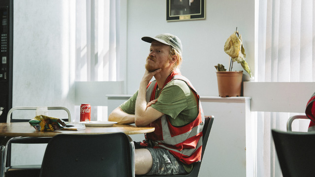 『ブゴニア』© 2025 Universal Studios. All Rights Reserved.