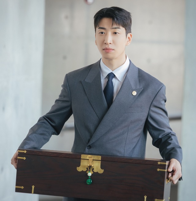 ユ・スビン／補佐官ヒョン「21世紀の大君夫人」(C) 2026. MBC. All Rights reserved.