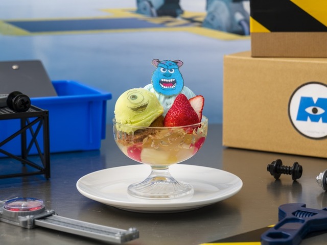 ＜サリー＆マイク＞相棒パフェ　　税込1,390円「モンスターズ・インク」OH MY CAFE(C)Disney/Pixar