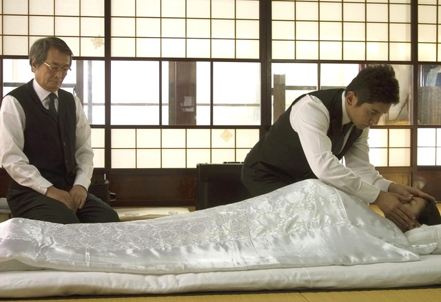 『おくりびと』 ©2008 映画「おくりびと」製作委員会