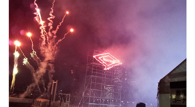 最後に夜空に浮かんだＧマーク。