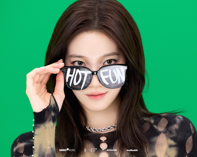 『LE SSERAFIM VR CONCERT：INVITATION』(C) HYBE JAPAN(P)&(C) SOURCE MUSIC