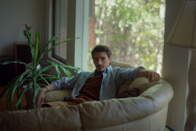 『ドランクヌードル』© 2025 Lucio Castro Inc.