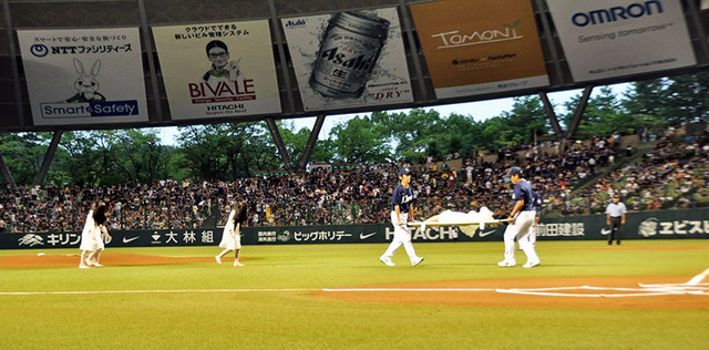 ピッチャー・貞子（背番号“3D”）／『貞子3D2』始球式