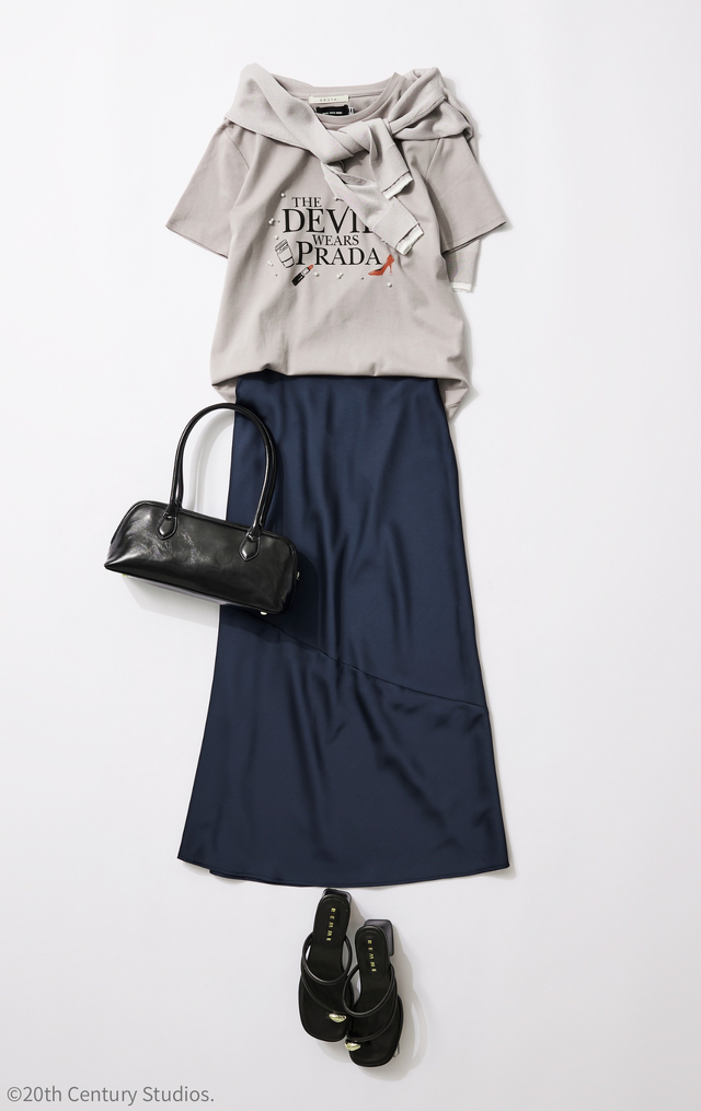 『プラダを着た悪魔』Stola.別注Tシャツ© 2025 20th Century Studios.