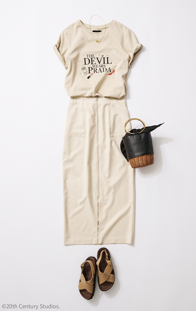 『プラダを着た悪魔』Stola.別注Tシャツ© 2025 20th Century Studios.