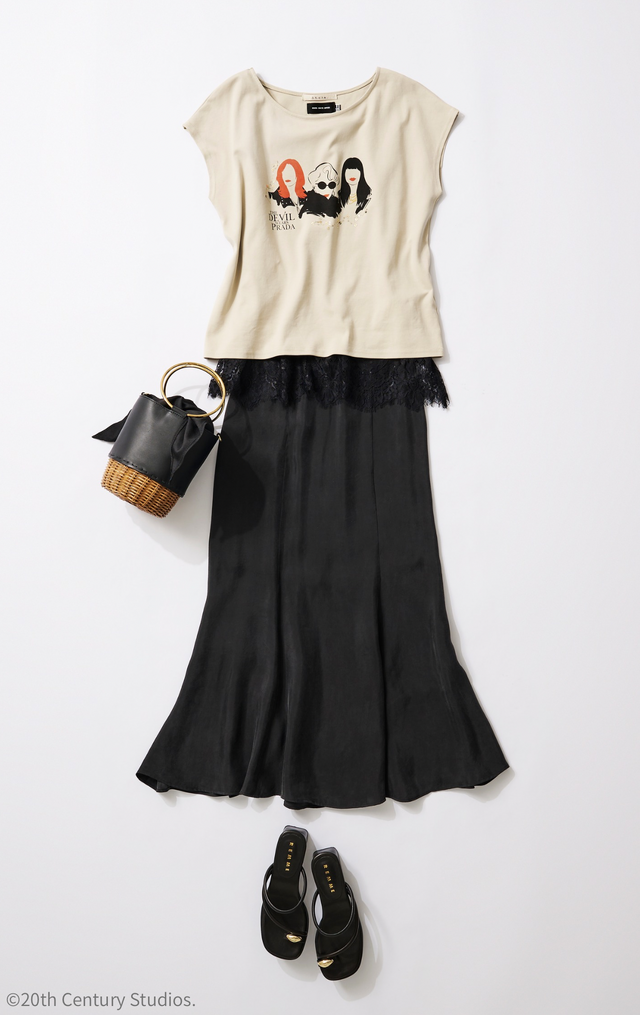 『プラダを着た悪魔』Stola.別注Tシャツ© 2025 20th Century Studios.