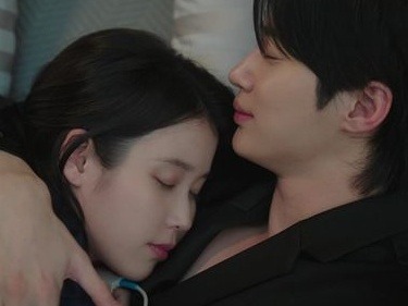 IU×ビョン・ウソク、契約結婚流出で波乱　『21世紀の大君夫人』自己最高記録