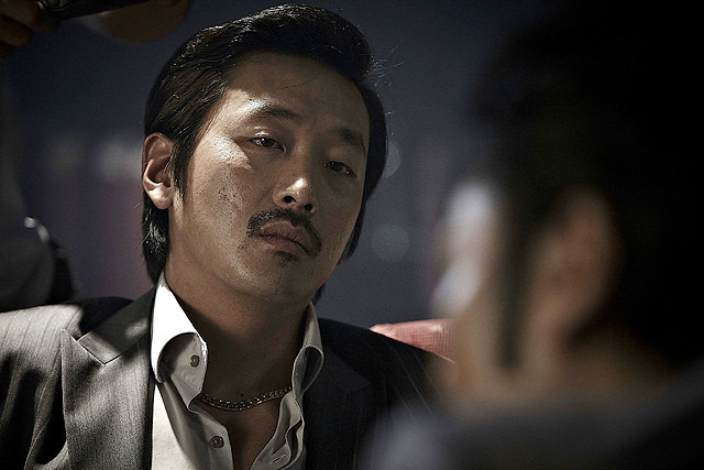 『悪いやつら』-(C) 2012 SHOWBOX/MEDIAPLEX AND PALETTE PICTURES ALL RIGHTS RESERVED.