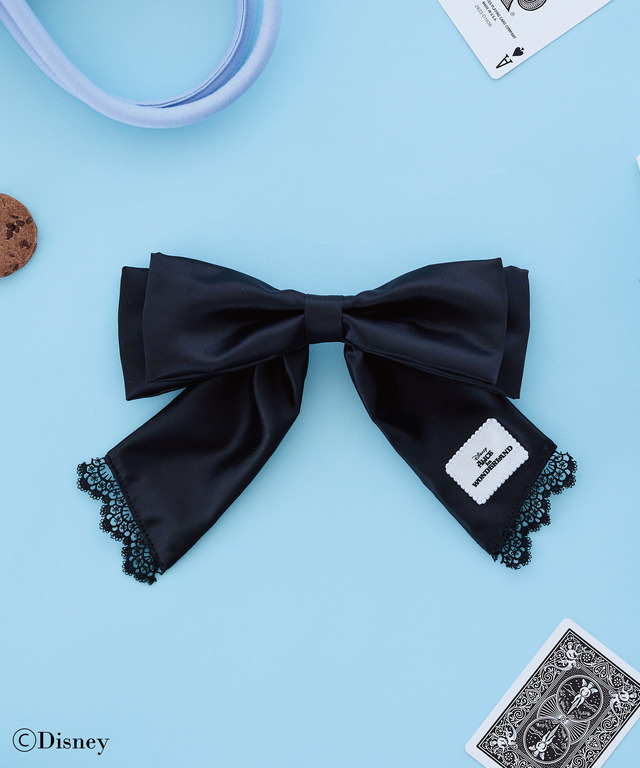 Maison de FLEUR Disney Collection「Alice in Wonderland」Alice/リボンバレッタ　カラー：Black　価格：￥4,400