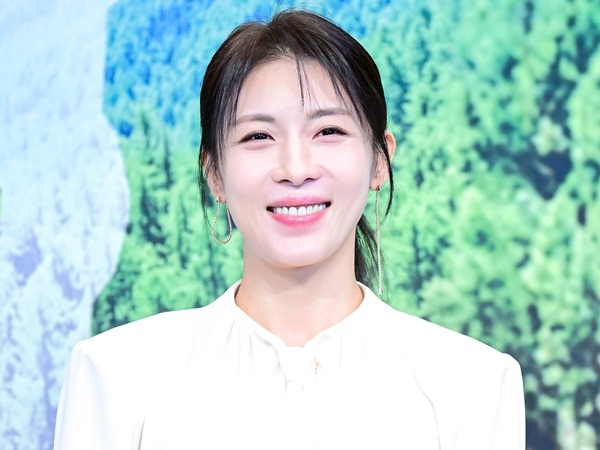 女優ハ・ジウォン、23年ぶりに音楽番組に電撃出演！伝説の楽曲『ホームラン』をステージで完全再現