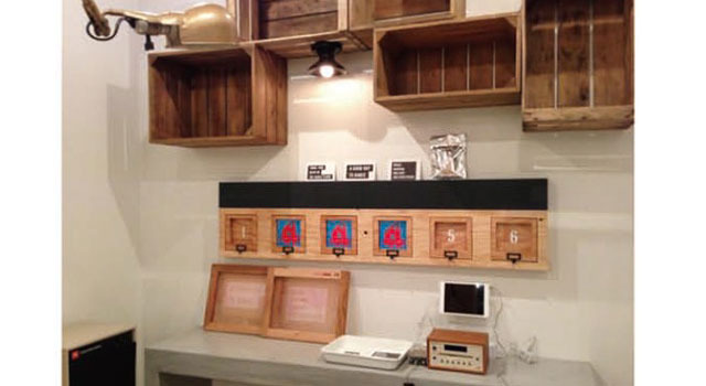 IRMA RECORDS MERCH STORE（イルマレコーズ マーチストア）　※準備中の商品陳列前のショップイメージ。ここにずらりと音楽関連グッズが並ぶ