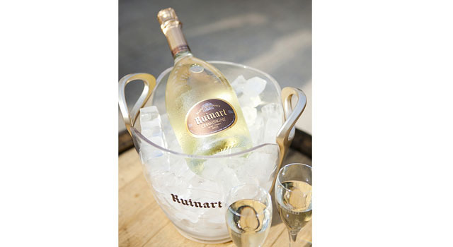 「レストラン・モザイク（Restaurant MOSAIQUE）」にて「Ruinart White Terrace」9月末まで期間限定オープン