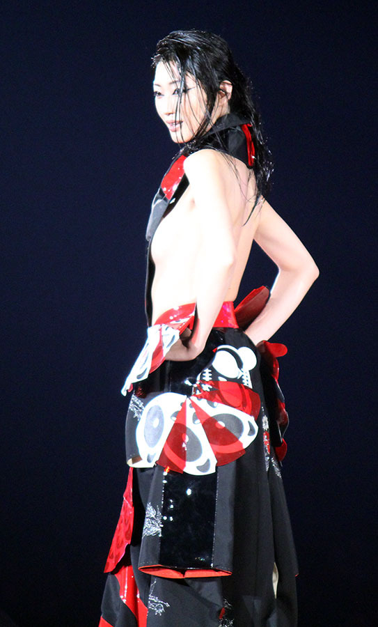 第17回 東京ガールズコレクション 2013 AUTUMN／WINTERでランウェイを歩く壇蜜