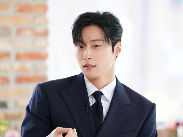 “最旬俳優” ホ・ナムジュンも『ユ・クイズ』に出演決定！収録時の写真は「まさにチャ・セゲ!?」