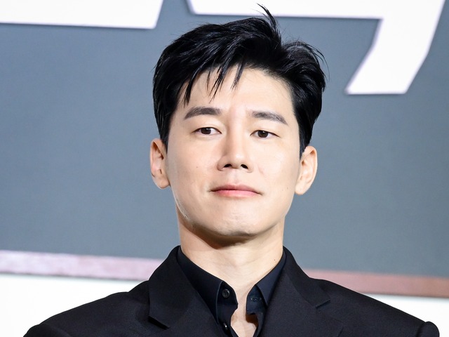 Netflix話題作『鉄槌教師』主演キム・ムヨル、キム・ナムギルの出演辞退に心境告白「現場ではよくあること」【インタビュー】